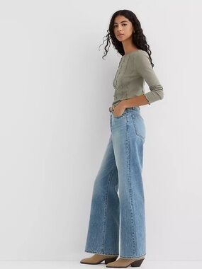 LOFT NWT Rivete High Rise Wide Leg Jeans in Light Wash